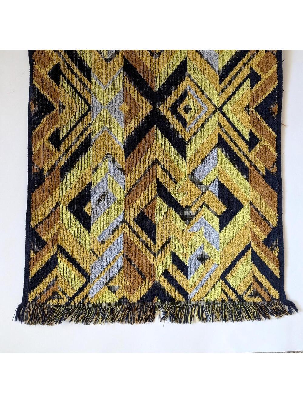 Vintage Cannon Royal Family Hand Towel with Vivid Geometric Pattern - Picture 5 of 7